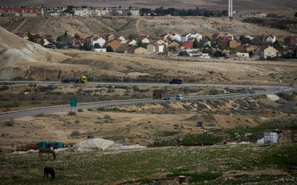 Vue d'ensemble sur Yeruham. (Crédit : Miriam Alster/Flash 90)