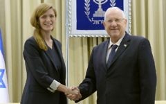 Samantha Power, à gauche, et Reuven Rivlin à Jérusalem le 15 février 2016 (Crédit : Mark Neyman/GPO)