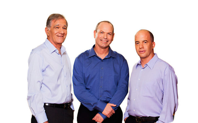 (De gauche à droite)  Shmuel Shilo, un partenaire fondateur de l'ISF ; Dror Glass, un fondateur associé ; Nir Linchevski, un associé principal (Crédit : Autorisation)