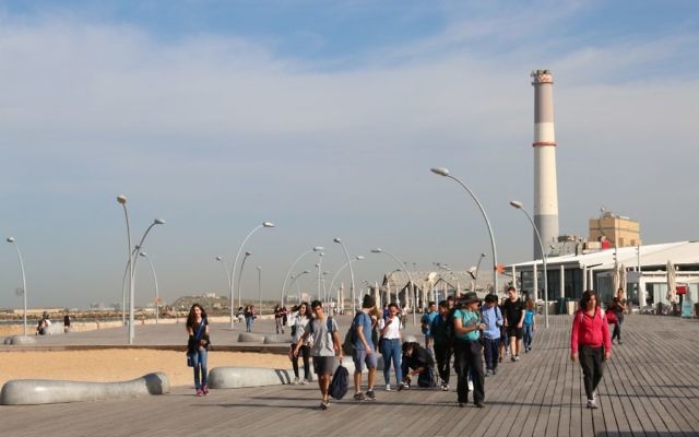 La promenade du port de Tel Aviv. Illustration. (Crédit : Shmuel Bar-Am)