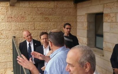 Isaac Herzog à Ariel, le 23 février 2016 (Crédit : Autorisation)