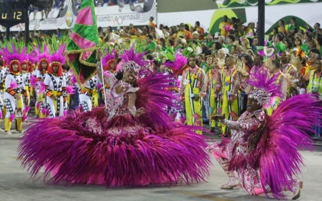 Une représentation de l'école de samba Mangueira à Rio. (Crédit : Riotur)