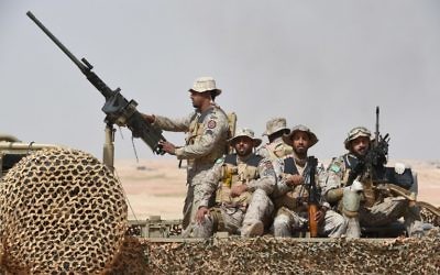 Des forces spéciales pendant les exercices militaires du "Tonnerre du Nord" à Hafar al-Batin, à 500 kilomètres au nord-est de la capital Riyad de l'Arabie saoudite le 10 mars 2016 (Crédit : AFP / FAYEZ NOURELDINE)