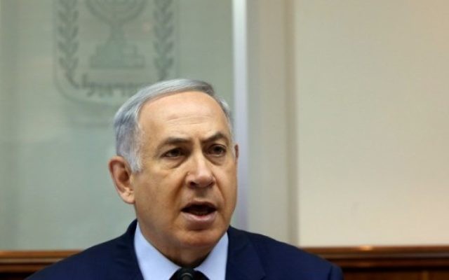 Le Premier ministre Benjamin Netanyahu à la réunion hebdomadaire du gouvernement, à Jérusalem, le 13 mars 2016. (Crédit : AFP / GALI TIBBON) Le Premier ministre Benjamin Netanyahu à la réunion hebdomadaire du gouvernement, à Jérusalem, le 13 mars 2016. (Crédit : AFP / GALI TIBBON)