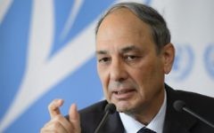 Eviatar Manor, le représentant d'Israël au Conseil des droits de l'Homme des Nations unies parle aux journalistes après le rapport de la Commission d'enquête sur la guerre à Gaza de 2014, à Genève, en Suisse, le 29 juin 2015. (Crédit : AFP / Fabrice Coffrini)