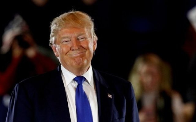 Le candidat à l'investiture républicaine, Donald Trump, lors d'un meeting de campagne au Centre de Savannah à Cincinnati, Ohio, le 13 mars 2016 (Crédit : John Sommers II / Getty Images / AFP) Le candidat à l'investiture républicaine, Donald Trump, lors d'un meeting de campagne au Centre de Savannah à Cincinnati, Ohio, le 13 mars 2016 (Crédit : John Sommers II / Getty Images / AFP)