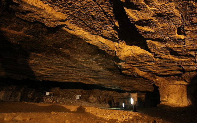 La grotte de Sédécias dans le quartier musulman de Jérusalem (Crédit : CC BY 3.0/Chmee2 ) La grotte de Sédécias dans le quartier musulman de Jérusalem (Crédit : CC BY 3.0/Chmee2 )