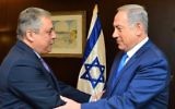 L'ambassadeur d'Egypte en Israël, Hazem Khairat (à gauche) avec le Premier ministre Benjamin Netanyahu à Jérusalem, le 29 février 2016. (Crédit : bureau du Premier ministre)