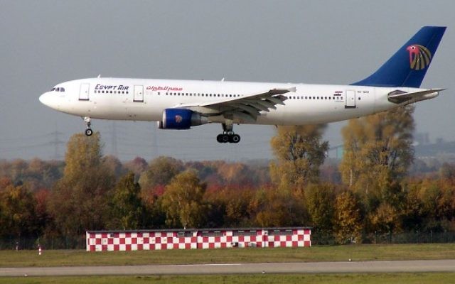 Un Airbus A300 de la compagnie EgyptAir (Crédit : CC-BY-SA, Arcturus, Wikimedia Commons)
