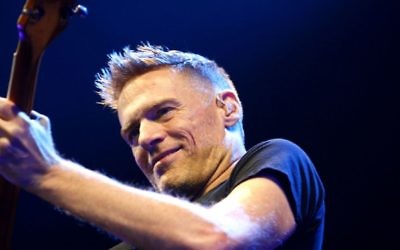 Bryan Adams au Color Line Arena, Hambourg, Allemagne, le 3 juin 2007 (Crédit : Marco Maas/CC-BY-2.0)
