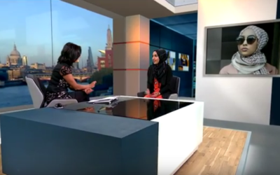 Maria Idrissi, la mannequin voilée qui a posé pour H&M lors d'une interview sur ITV (Crédit : Capture d'écran YouTube)