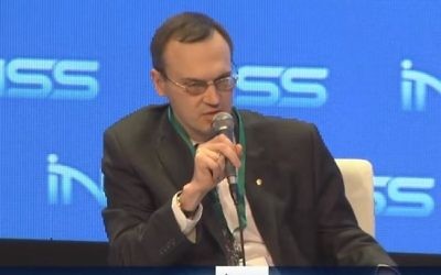 Alexey Drobinin, ministre-Conseiller à l'ambassade russe (Crédit : YouTube/TAUVOD)