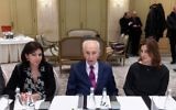 Shimon Peres à l'hôtel Le Meurice lors d'une rencontre interconfessionnelle avec Anne Hidalgo, la maire de Paris et des dirigeants religieux, à Parls, France, le 24 mars 2016 (Crédit : Erez Lichtfeld)