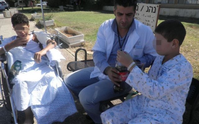 Les enfants syriens sont soignés au Centre médical Ziv à Safed (Crédit : Autorisation)