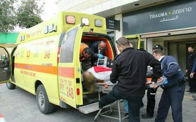 Ambulance de l'attaque au couteau du 17 mars 2016 à Ariel (Crédit : Magen David Adom)