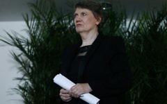 L'ancienne Première ministre de Nouvelle-Zélande, Helen Clark, avant une conférence de presse à la mission permanente de Nouvelle-Zélande aux Nations unies, à New York, le 4 avril 2016. (Crédit : AFP / KENA BETANCUR)