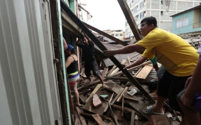 Des ruines après un séisme de magnitude 7,8 à Portoviejo, en Equateur, le 17 avril 2016. (Crédit : AFP/Juan Cevallos) Des ruines après un séisme de magnitude 7,8 à Portoviejo, en Equateur, le 17 avril 2016. (Crédit : AFP/Juan Cevallos)