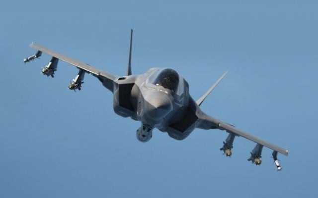 Le F-35 Lightning II pendant un test de ravitaillement, près de Patuxent River dans le Maryland, le 5 septembre 2014. (Crédit : Layne Laughter/Lockheed Martin)