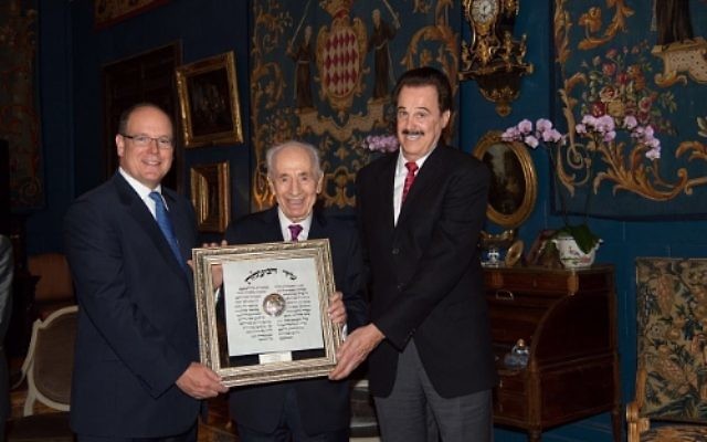 Prince Albert II, le Président Shimon Peres et le Dr. Mike Evans (PRNewsFoto/Friends of Zion Museum) Prince Albert II, le Président Shimon Peres et le Dr. Mike Evans (PRNewsFoto/Friends of Zion Museum)