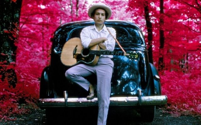 Bob Dylan, infrared, Woodstock, New York, 1968. (Crédit : Elliott Landy/Press License, Landy - Le musée du peuple juif de Beit Hatfutsot/via JTA) Bob Dylan, infrared, Woodstock, New York, 1968. (Crédit : Elliott Landy/Press License, Landy - Le musée du peuple juif de Beit Hatfutsot/via JTA)