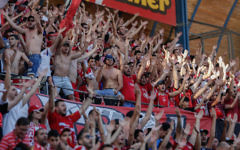 Les supporters de l'Hapoel Beer Sheva au stade Teddy de Jérusalem, le 29 avril 2015. (Crédit : Yonatan Sindel/Flash90)