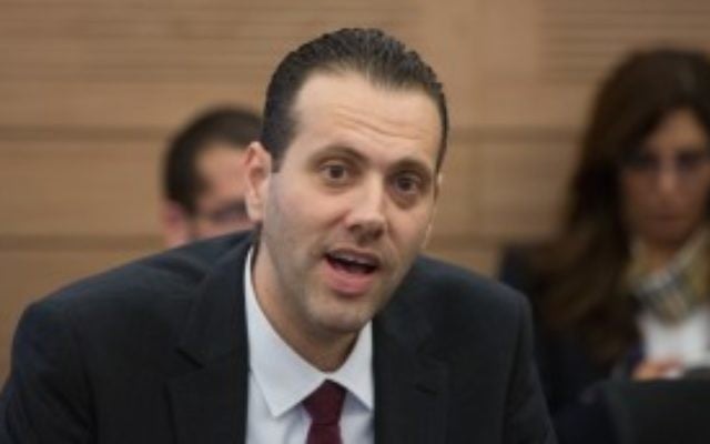 Le député du Likud Miki Zohar à la Knesset le 14 décembre 2015. (Crédit : Yonatan Sindel/Flash90) Le député du Likud Miki Zohar à la Knesset le 14 décembre 2015. (Crédit : Yonatan Sindel/Flash90)