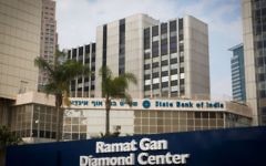 La bourse du diamant d'Israël, à Ramat Gan, dans le centre du pays, le 14 janvier 2016. (Crédit : Miriam Alster/Flash90)