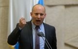 Naftali Bennett prenant la parole à la Knesset, le 28 mars 2016. (Crédit : Yonatan Sindel/Flash90)