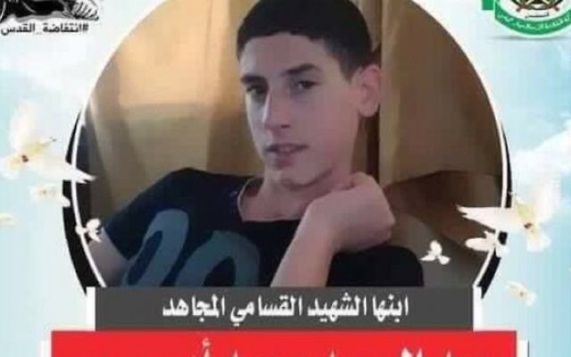 Abed al-Hamid Abu Srour dans une photographie non datée, décorée des emblèmes du Hamas de la Deuxième Intifada, a été identifié par le Hamas comme le responsable de l'explosion d'un bus à Jérusalem le 18 avril 2016. Il est décédé des suites de ses blessures le 20 avril 2016. (Crédit : autorisation) Abed al-Hamid Abu Srour dans une photographie non datée, décorée des emblèmes du Hamas de la Deuxième Intifada, a été identifié par le Hamas comme le responsable de l'explosion d'un bus à Jérusalem le 18 avril 2016. Il est décédé des suites de ses blessures le 20 avril 2016. (Crédit : autorisation)