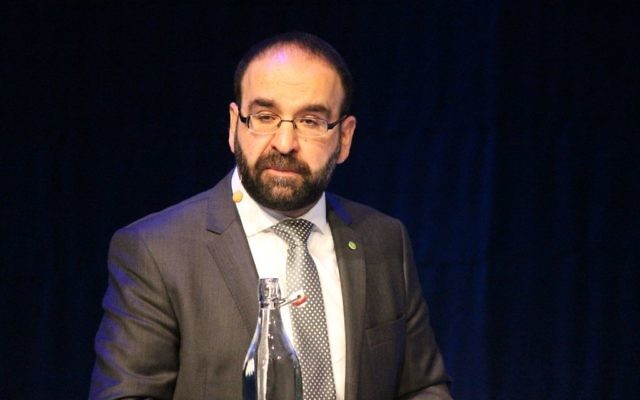 Mehmet Kaplan en 2014 (Crédit : Wikimedia commons)