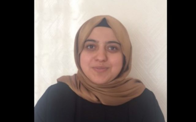 Aysegul Gurbuz, conseillère municipale pour le Parti travailliste anglais, a été suspendue en avril 2016 pour des tweets antisémites. (Crédit : capture d'écran YouTube) Aysegul Gurbuz, conseillère municipale pour le Parti travailliste anglais, a été suspendue en avril 2016 pour des tweets antisémites. (Crédit : capture d'écran YouTube)