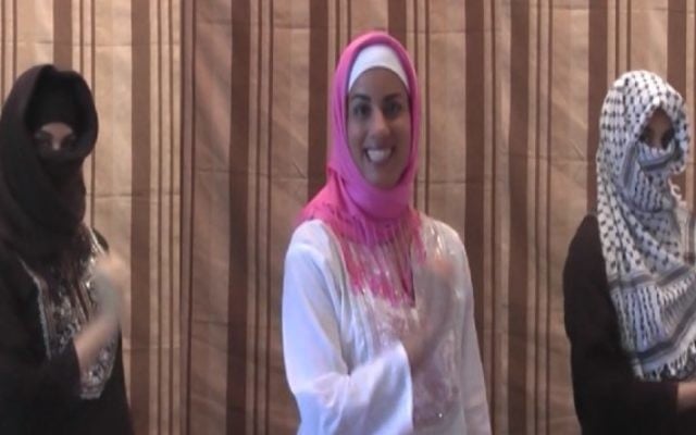 Capture d'écran de la vidéo de 2014 des 'Gaza Girls', intitulée "Tuez tous les juifs". (Crédit : Vimeo) Capture d'écran de la vidéo de 2014 des 'Gaza Girls', intitulée "Tuez tous les juifs". (Crédit : Vimeo)