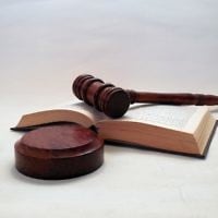 Illustration : Le tribunal de Foix a condamné un homme à 30 mois de prison pour apologie de terrorisme et menaces spécifiques envers les Juifs. (Crédit : Pixabay/Domaine public)