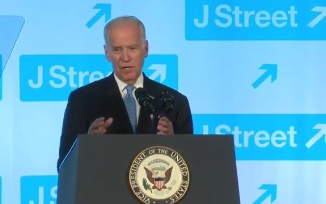 Le vice-président américain Joe Biden pendant le gala de J Street, le 19 avril 2016. (Crédit : capture d'écran YouTube) Le vice-président américain Joe Biden pendant le gala de J Street, le 19 avril 2016. (Crédit : capture d'écran YouTube)