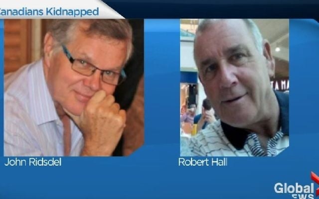 John Ridsdel (à gauche sur la photo) est l'un des deux Canadiens kidnappé en septembre 2015 et retenu en otage par le groupe islamiste Abu Sayyaf aux Philippines. Sa tête décapitée a été trouvée au sud des Philippines, ont confirmé les autorités canadiennes, le 25 avril 2016, après que l'échéance pour le paiement de la rançon n'ait pas été respectée. (Capture d'écran/Global Toronto) John Ridsdel (à gauche sur la photo) est l'un des deux Canadiens kidnappé en septembre 2015 et retenu en otage par le groupe islamiste Abu Sayyaf aux Philippines. Sa tête décapitée a été trouvée au sud des Philippines, ont confirmé les autorités canadiennes, le 25 avril 2016, après que l'échéance pour le paiement de la rançon n'ait pas été respectée. (Capture d'écran/Global Toronto)
