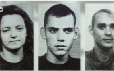 Les trois membres du groupuscule néonazi NSU (National Socialist Underground), Beate Zschaepe, Uwe Boehnhardt et Uwe Mundlos ; photographie publiée par un journal en 1998. (Crédit : capture d'écran YouTube)