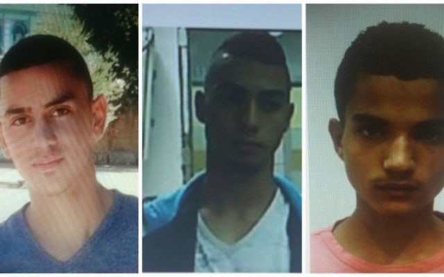Trois des quatre Palestiniens inculpés pour une attaque aux jets de pierre qui a tué Alexander Levlovitz, 64 ans, à Jérusalem, le 13 septembre 2015. De gauche à droite : Abed Muhammad Abed Rabo Dawiat, 19 ans, Muhammad Salah Muhammad Abu Kaf, 18 ans et Walid Fares Mustafa Atrash, 18 ans. (Crédit : Shin Bet) Trois des quatre Palestiniens inculpés pour une attaque aux jets de pierre qui a tué Alexander Levlovitz, 64 ans, à Jérusalem, le 13 septembre 2015. De gauche à droite : Abed Muhammad Abed Rabo Dawiat, 19 ans, Muhammad Salah Muhammad Abu Kaf, 18 ans et Walid Fares Mustafa Atrash, 18 ans. (Crédit : Shin Bet)