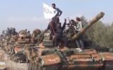 Membres de la Brigade des martyrs de Yarmouk en Syrie, un groupe affilié à l'Etat islamique. (Crédit : capture d'écran YouTube)