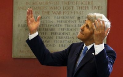 Le secrétaire d'Etat américain John Kerry à Oxford, en Angleterre, le 11 mai 2016. (Crédit : Peter Nicholls/Pool/AFP)
