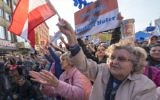 Les partisans de l'aile droite du Parti autrichien de la liberté (FPÖ)  assistent à un dernier rassemblement de la campagne électorale de Hofer à Vienne, en Autriche, le 20 mai 2016.  (Crédit : Joe Klamar/AFP)