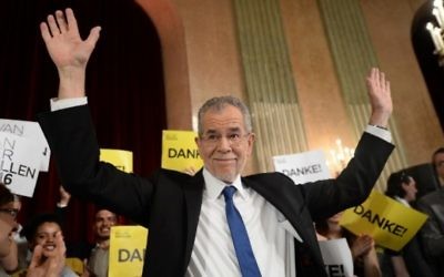 Le candidat écologiste à la présidentielle autrichien
ne Alexander Van der Bellen après sa victoire, à Vienne, le 22 mai 2016. (Crédit : AFP PHOTO / APA / ROLAND SCHLAGER)