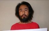 La photo non datée  révélée par l'agence de presse japonaise Jiji Press le 30 mai 2016, prise dans un endroit non révélé, montre le journaliste indépendant Jumpei Yasuda (Crédit : AFP/JIJI PRESS)