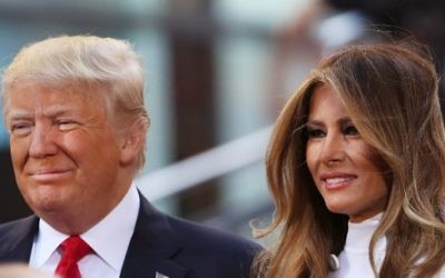 Le candidat républicain à la présidentielle Donald Trump et son épouse Melania Trump au NBC Town Hall du Today Show le 21 avril 2016 à New York. (Crédit : Spencer Platt/Getty Images/AFP)