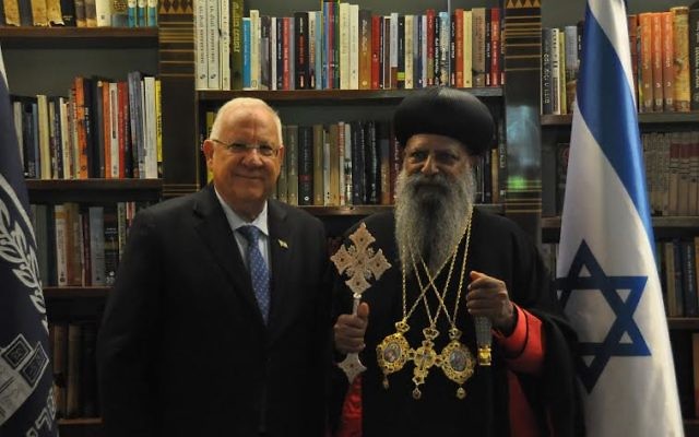 Le président Reuven Rivlin et Abune Mathias Asratetsion (Crédit : autorisation du porte-parole du président)