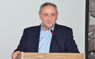 Robert Singer s'adresse à la conférence Mahar à Petrovac, Montenegro, le 23 octobre 2015. (Crédit  Ivana Bozovic)