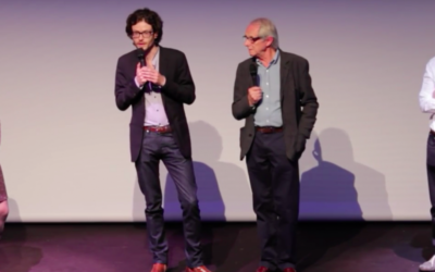Ken Loach, à droite, à la soirée d’ouverture du Festival Ciné-Palestine de l’Institut du Monde Arabe, en mai 2016. (Crédit : capture d'écran YouTube)