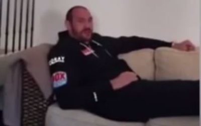 Tyson Fury, boxeur britannique, a appelé ses spectateurs à se méfier du lavage de cerveaux du "peuple juif, sioniste", dans une vidéo publiée en mai 2016. (Crédit : capture d'écran YouTube/Renegade Broadcasting)