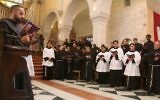 Pierbattista Pizzaballa à l'église de Sainte-Catherine à Bethléem, en novembre 2010. (Crédit : Najeh Haslamoun / Flash90)