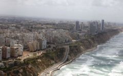 Le bord de mer de la ville de Netanya, le 16 avril 2013. Illustration. (Crédit : Flash90)
