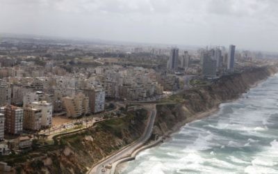Le bord de mer de la ville de Netanya, le 16 avril 2013. Illustration. (Crédit : Flash90)